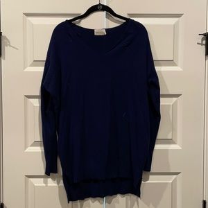 Navy blue 3/4 sleeve blouse.